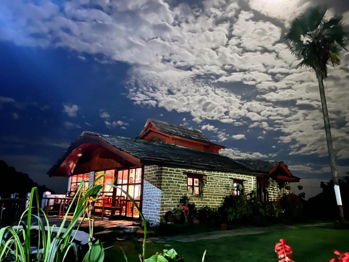 Club ES Deurali Resort Pokhara Exterior foto
