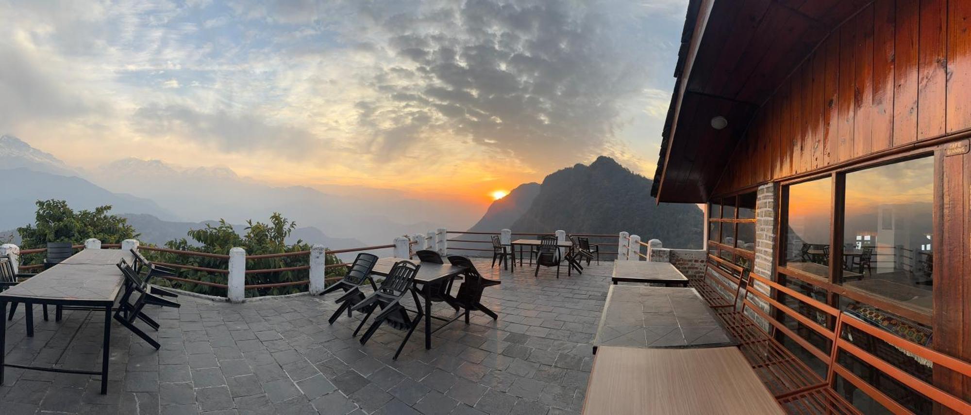 Club ES Deurali Resort Pokhara Exterior foto