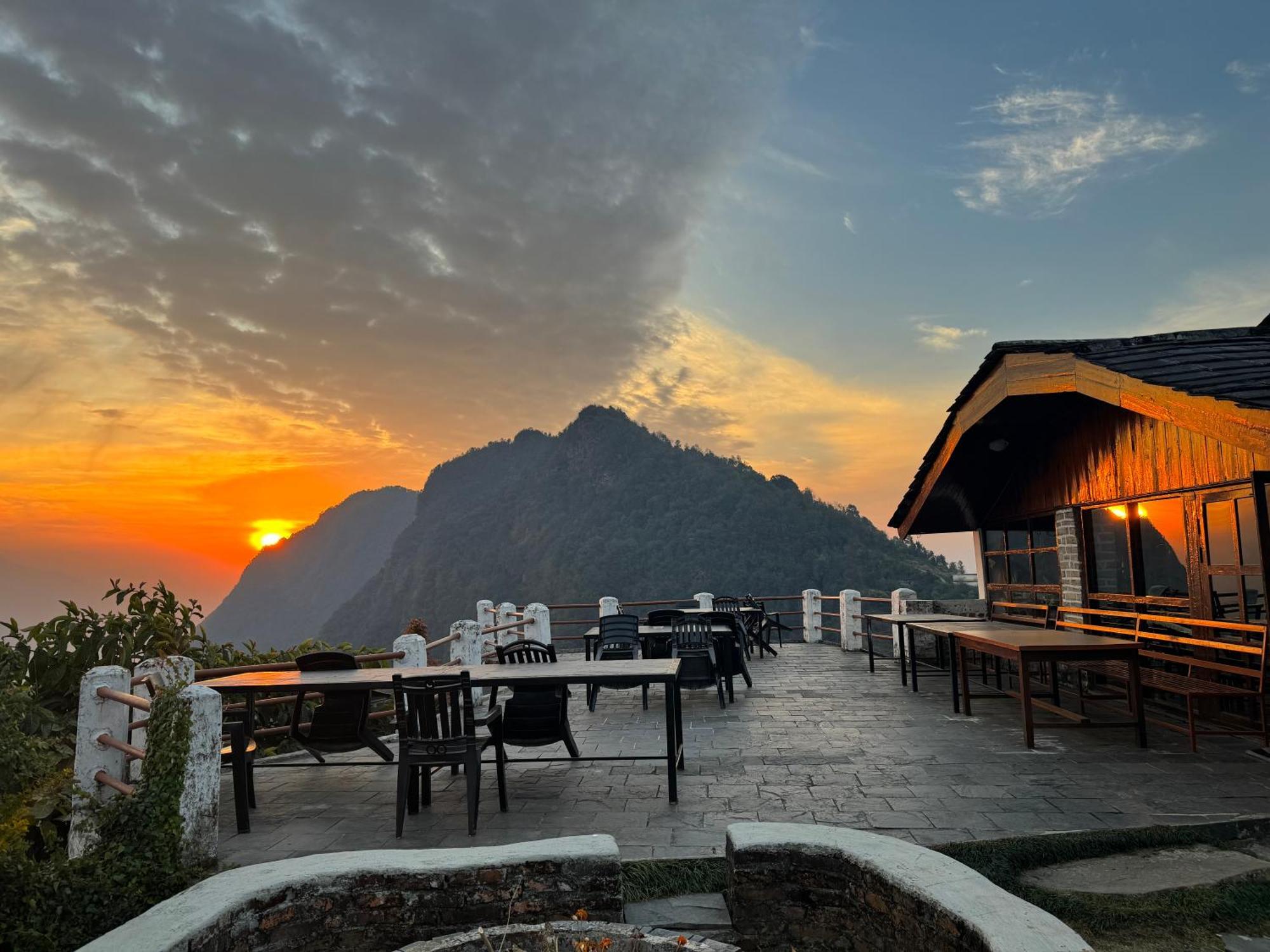 Club ES Deurali Resort Pokhara Exterior foto