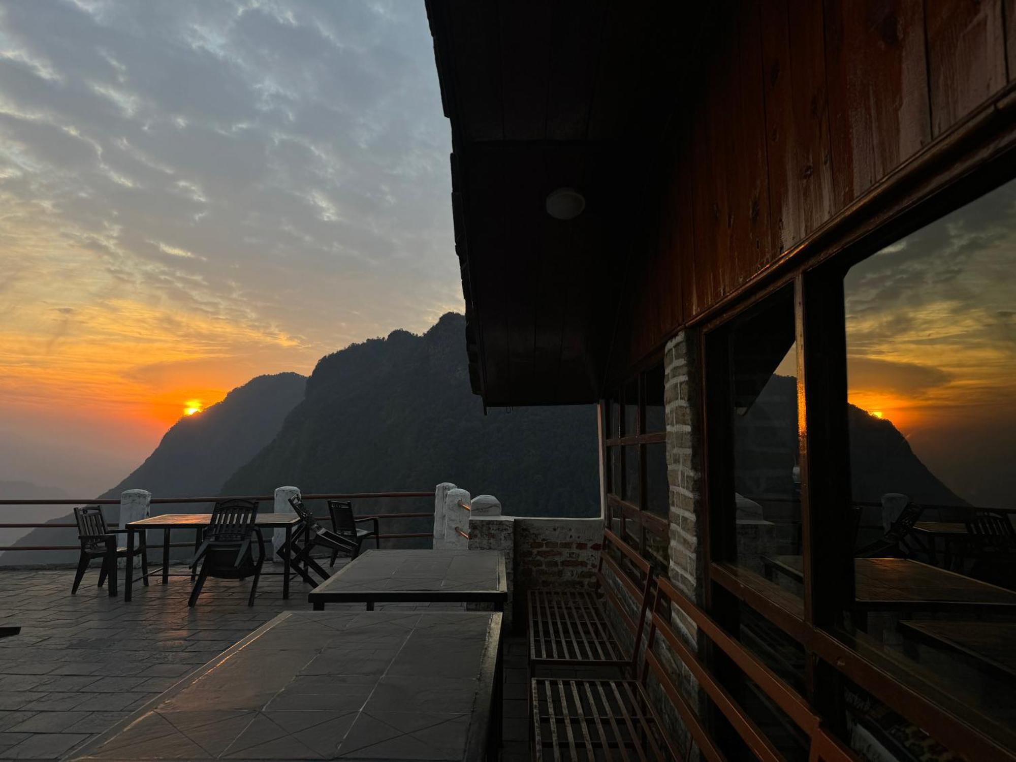 Club ES Deurali Resort Pokhara Exterior foto