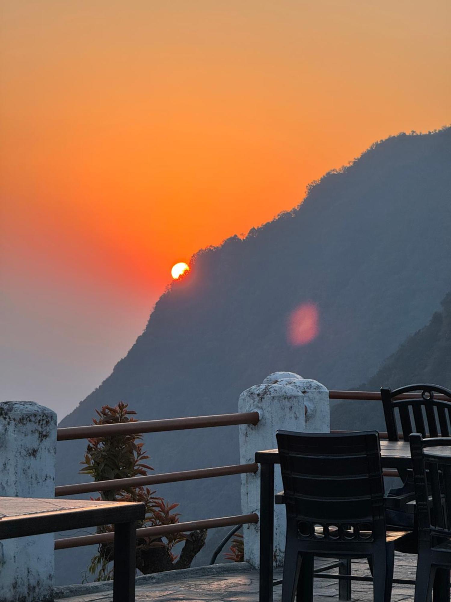 Club ES Deurali Resort Pokhara Exterior foto