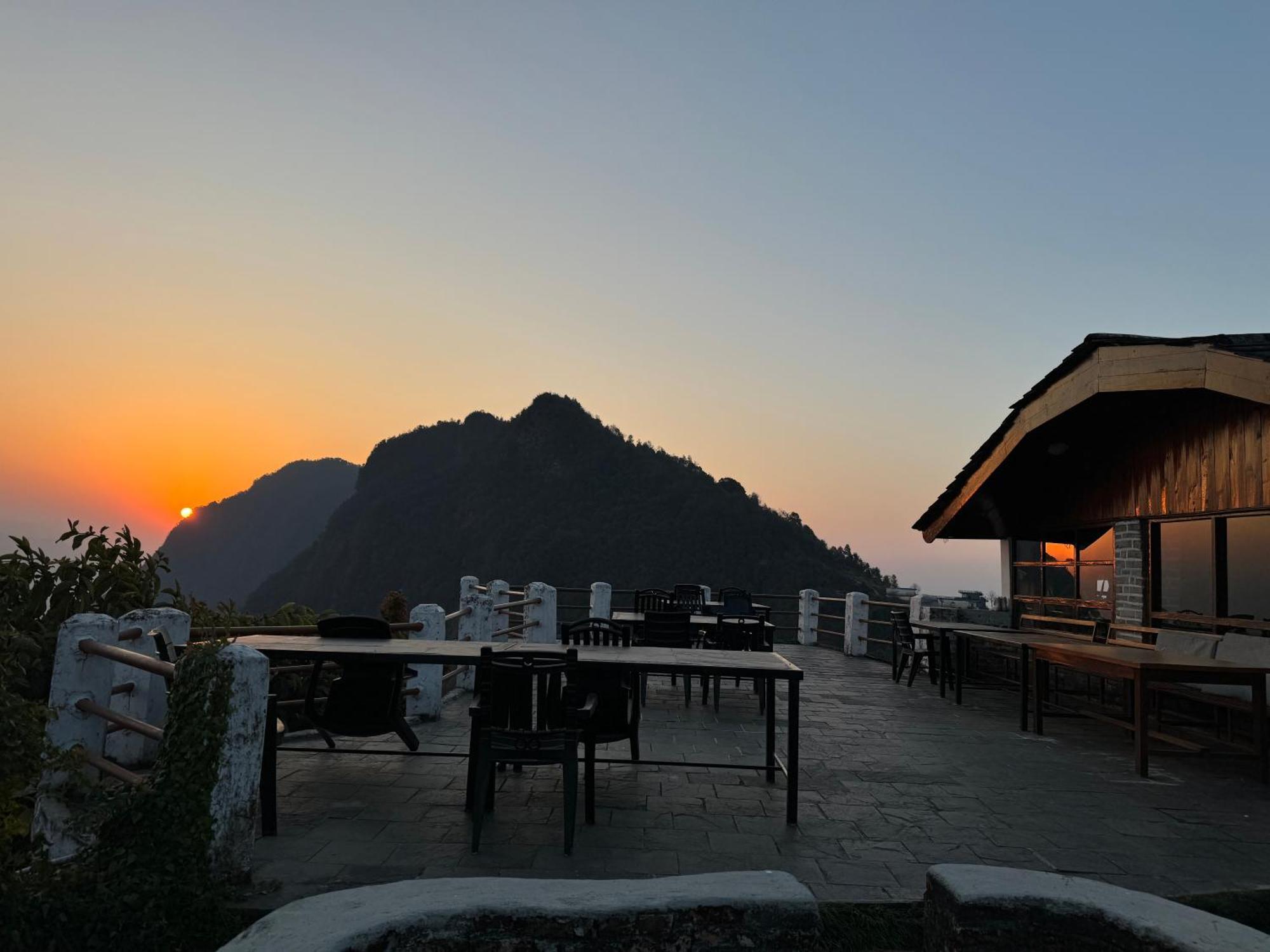 Club ES Deurali Resort Pokhara Exterior foto