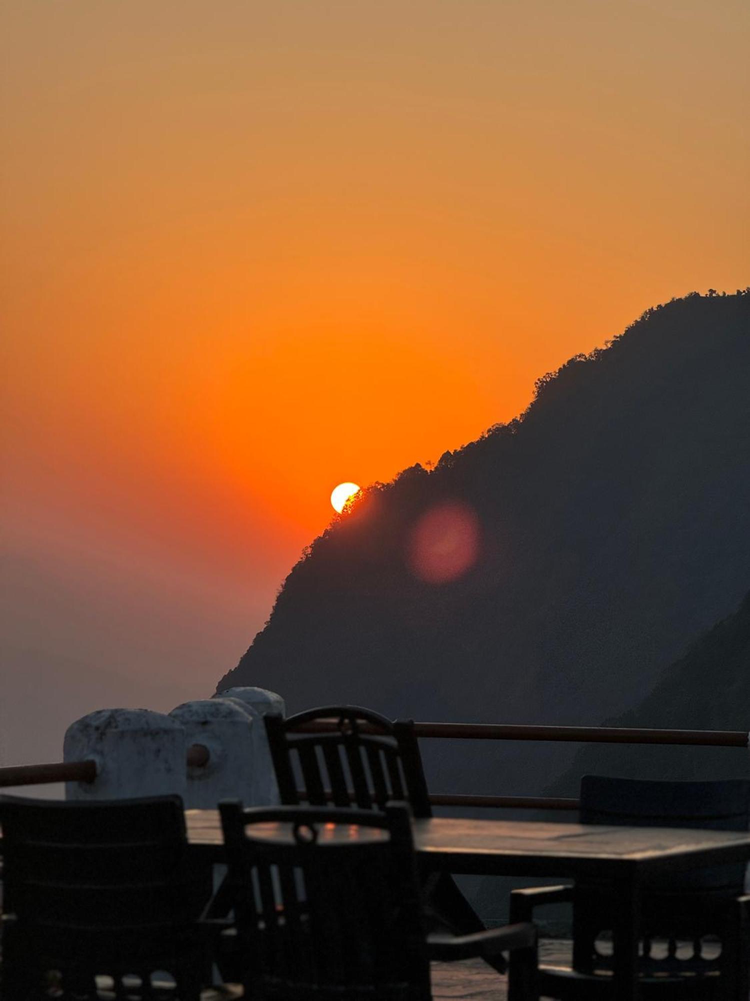 Club ES Deurali Resort Pokhara Exterior foto