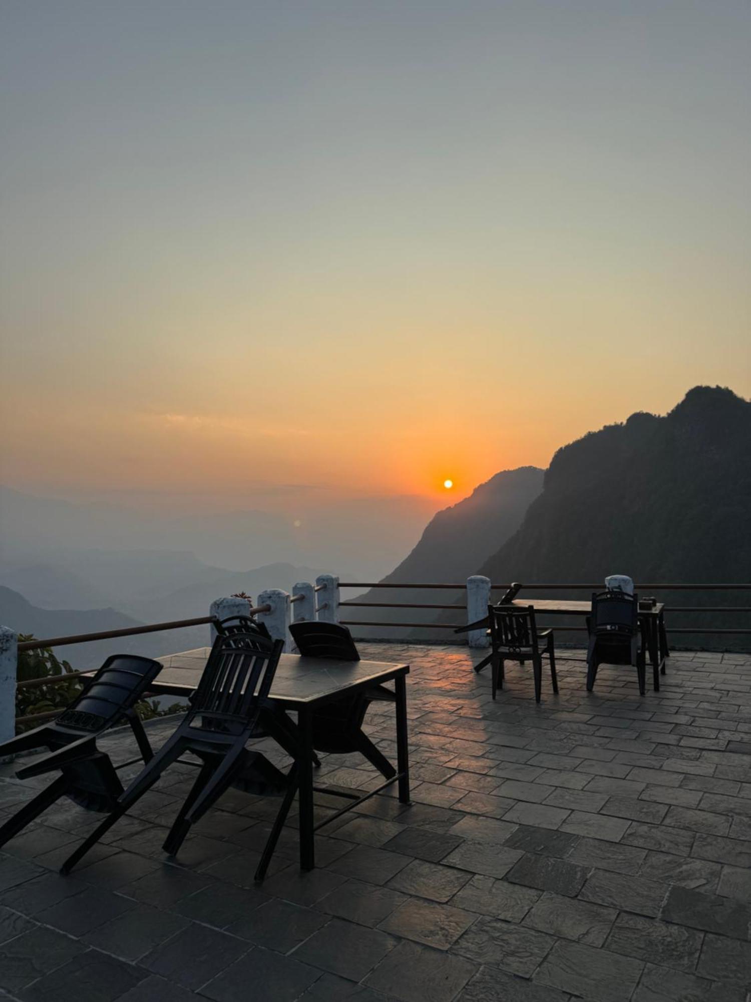 Club ES Deurali Resort Pokhara Exterior foto